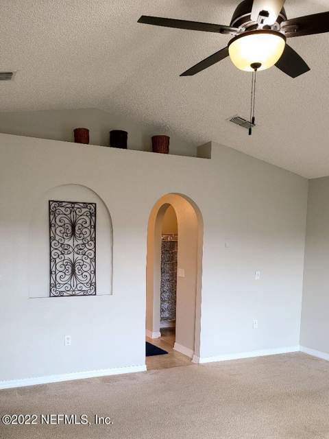 5547 Ashleigh Park Drive, Jacksonville FL - photo 10 of 32