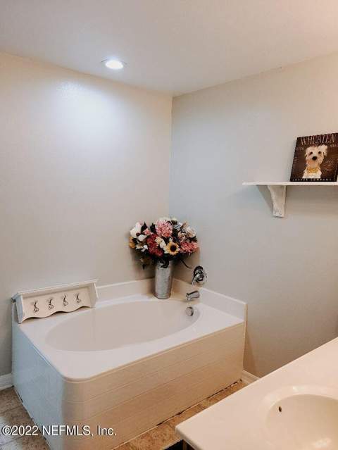 5547 Ashleigh Park Drive, Jacksonville FL - photo 23 of 32