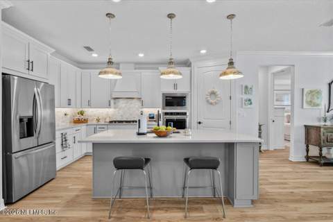 10947 Town View Drive, Jacksonville FL - photo 8 of 93