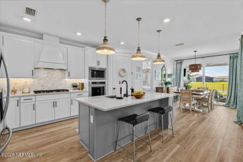 10947 Town View Drive, Jacksonville FL - photo 14 of 93