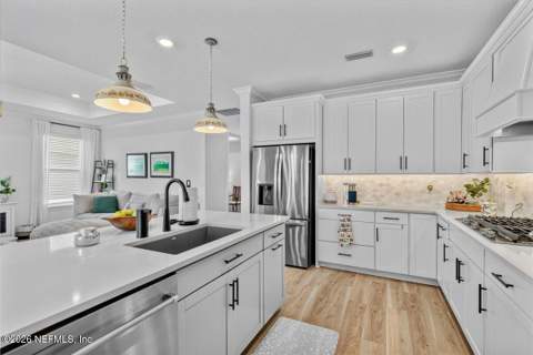 10947 Town View Drive, Jacksonville FL - photo 15 of 93