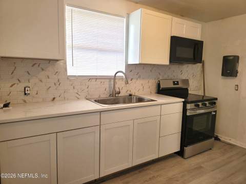 1084 Huron Street, Jacksonville FL - photo 9 of 29