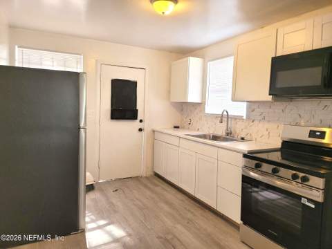1084 Huron Street, Jacksonville FL - photo 8 of 29