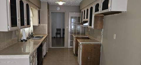 3839 Fernglen Drive, Jacksonville FL - photo 9 of 31