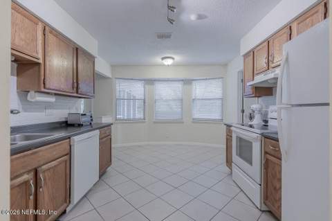 3653 Newcastle Creek Drive, Jacksonville FL - photo 7 of 36