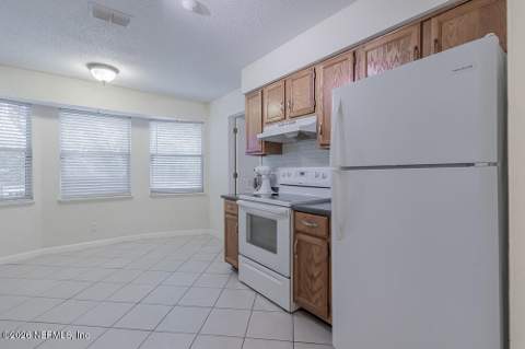 3653 Newcastle Creek Drive, Jacksonville FL - photo 11 of 36