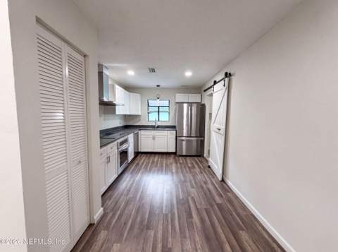 1340 Ottawa Avenue, Jacksonville FL - photo 6 of 20