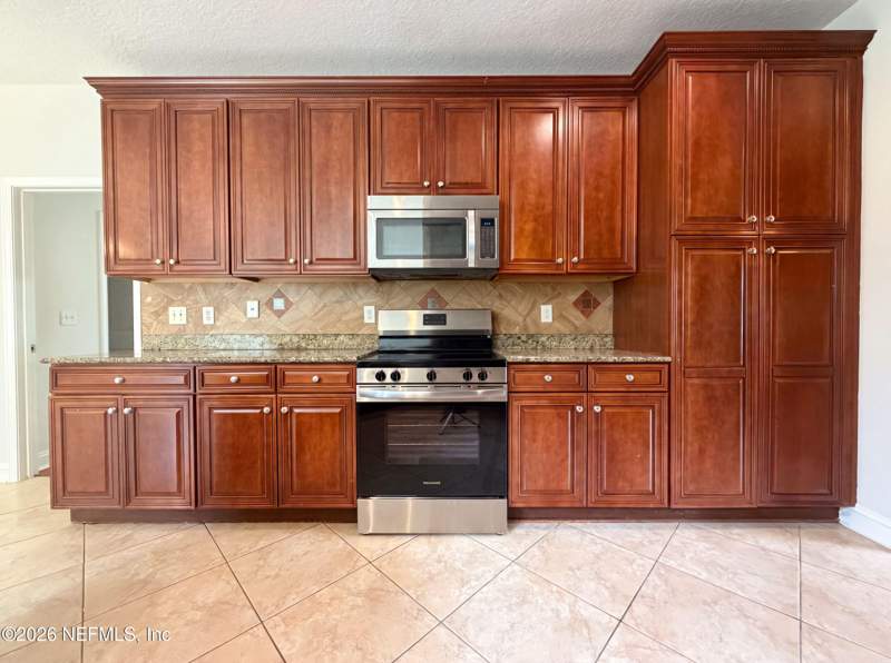 4 bedroom Single Family Residence at 8331 Golden Bamboo Drive, Trout River Bluff, Jacksonville — photo 2