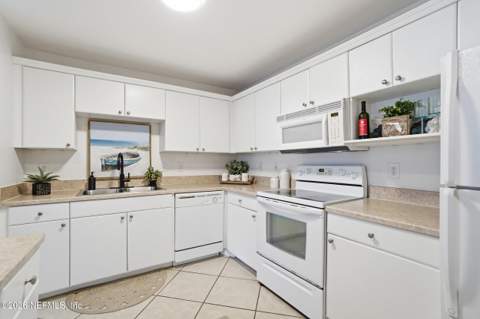 3591 Kernan Boulevard #220, Jacksonville FL - photo 6 of 29