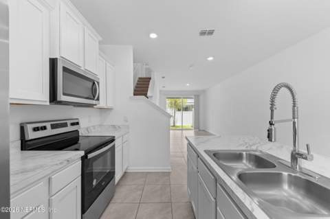 8335 Asteroid Street, Jacksonville FL - photo 11 of 29