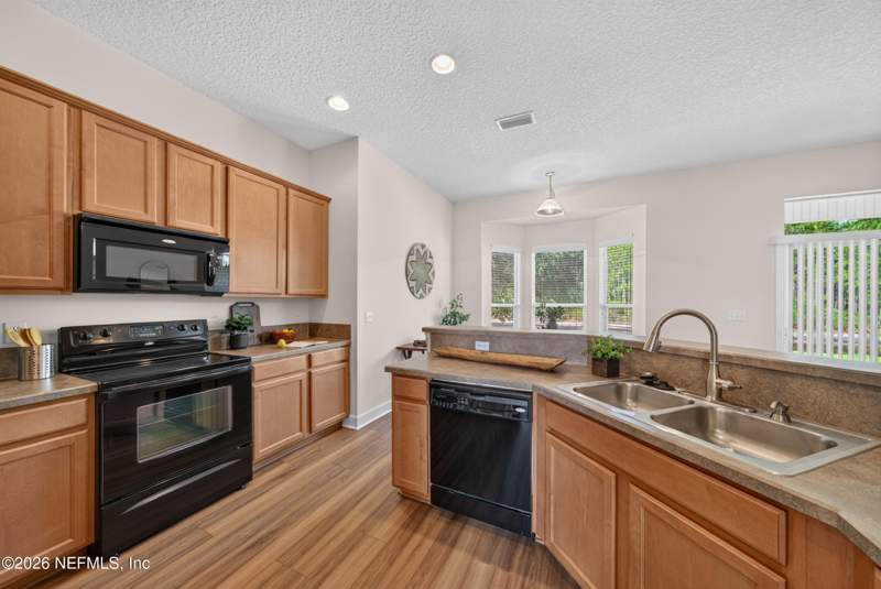 4 bedroom Single Family Residence at 6668 Breeze Hill Court, Trails At Bent Creek, Jacksonville — photo 4