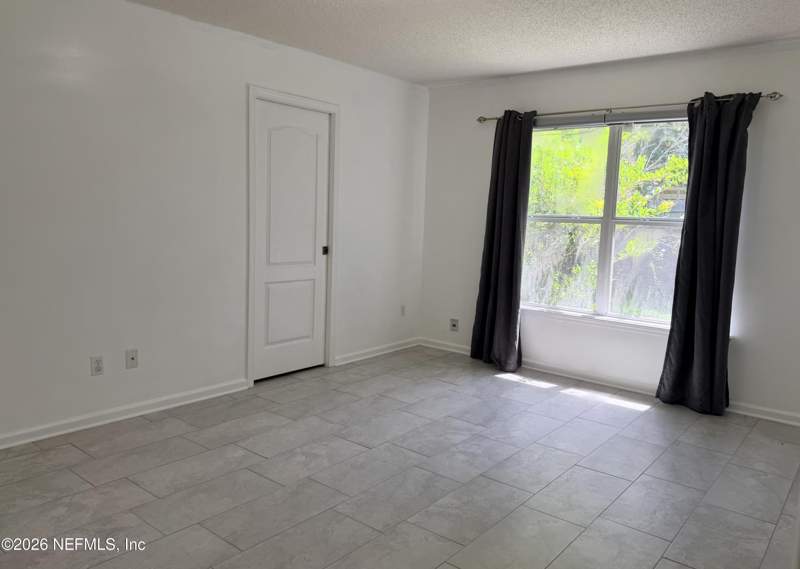 4 bedroom Single Family Residence at 6423 Crimson Leaf Lane, Gentle Woods, Jacksonville — photo 5
