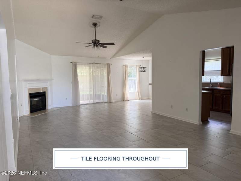4 bedroom Single Family Residence at 6423 Crimson Leaf Lane, Gentle Woods, Jacksonville — photo 4