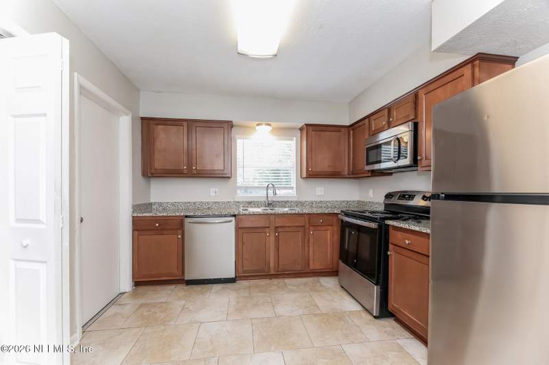 4 bedroom Single Family Residence at 8251 Vermanth Road, Arlingwood, Jacksonville — photo 5