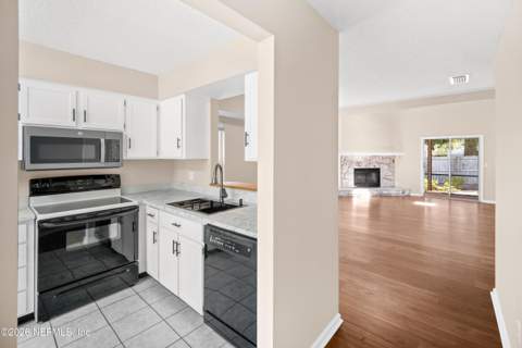 8065 Le Havre Drive, Jacksonville FL - photo 12 of 51
