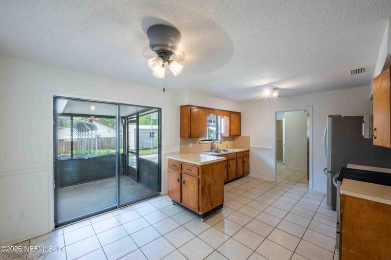 4 bedroom Single Family Residence at 5405 Julington Creek Road, Manor Del Rio, Jacksonville — photo 4