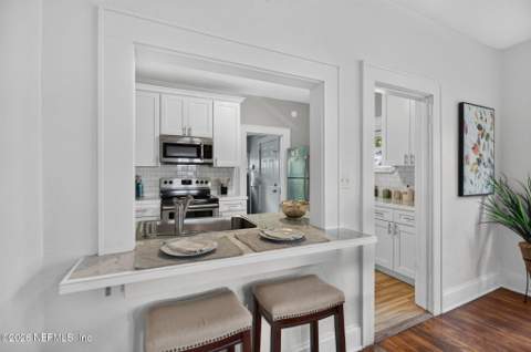 4749 Crescent Street, Jacksonville FL - photo 8 of 48