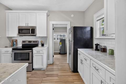 4749 Crescent Street, Jacksonville FL - photo 11 of 48