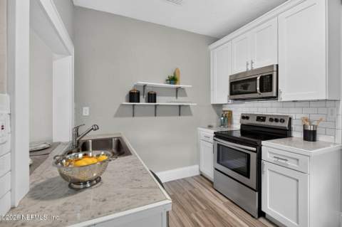 4749 Crescent Street, Jacksonville FL - photo 13 of 48