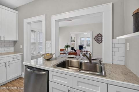 4749 Crescent Street, Jacksonville FL - photo 15 of 48