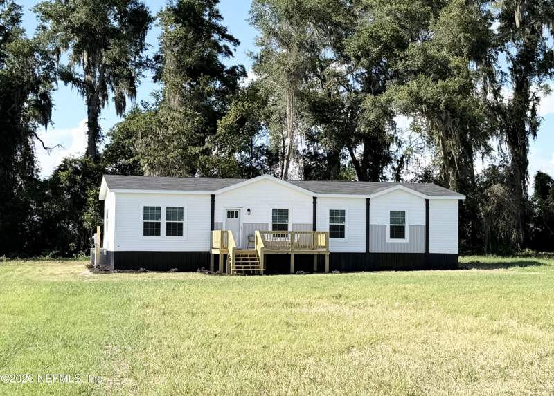 3 bedroom Mobile Home at 13543 SW 195th Avenue, Metes & Bounds, Brooker — photo 4
