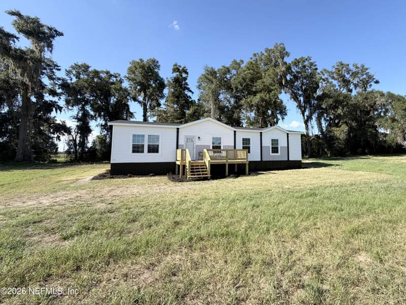 3 bedroom Mobile Home at 13543 SW 195th Avenue, Metes & Bounds, Brooker — photo 3