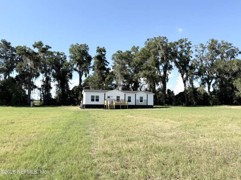 3 bedroom Mobile Home at 13543 SW 195th Avenue, Metes & Bounds, Brooker — photo 2