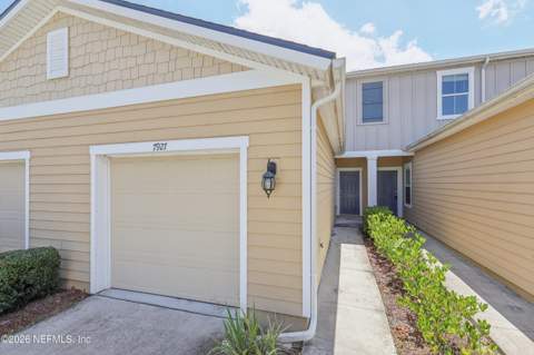 7927 Echo Springs Road, Jacksonville FL - photo 17 of 33