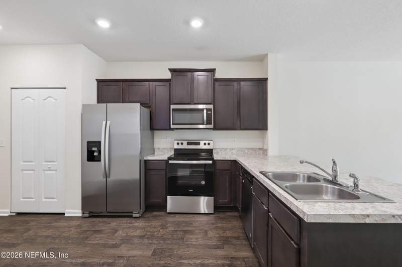 2 bedroom Townhouse at 7927 Echo Springs Road, Baypoint, Jacksonville — photo 3