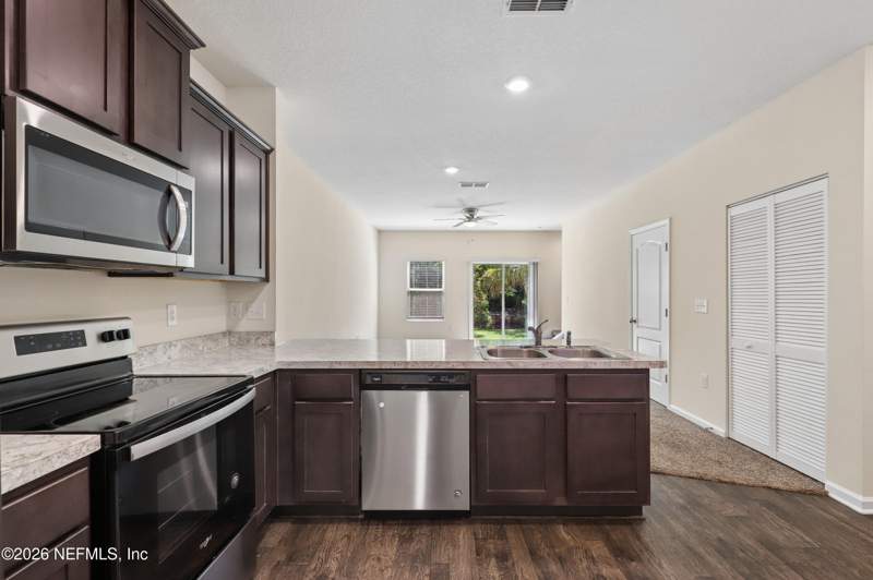2 bedroom Townhouse at 7927 Echo Springs Road, Baypoint, Jacksonville — photo 5