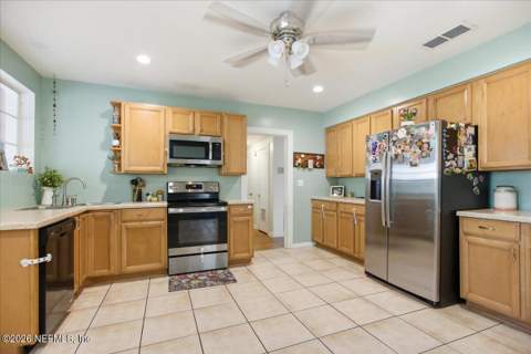 2284 Larchmont Road, Jacksonville FL - photo 12 of 30