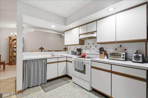 258 Aquarius Circle, Jacksonville FL - photo 6 of 16