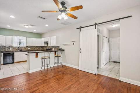 2634 Gilmore Street, Jacksonville FL - photo 8 of 36