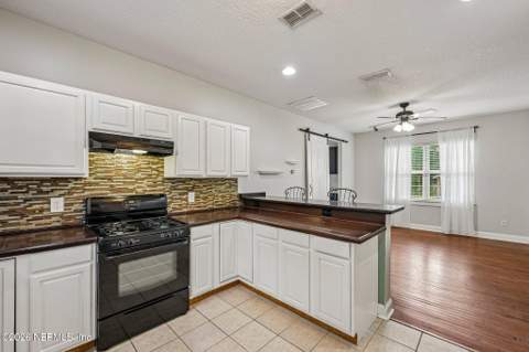 2634 Gilmore Street, Jacksonville FL - photo 7 of 36