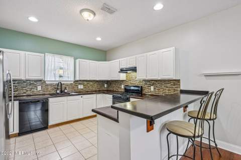 2634 Gilmore Street, Jacksonville FL - photo 6 of 36