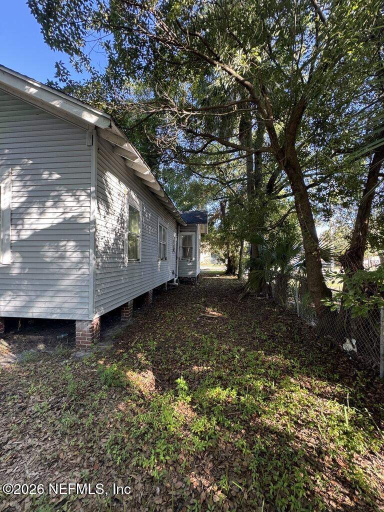 2 bedroom Single Family Residence at 1050 W 8th Street, Hendersonville, Jacksonville — photo 5