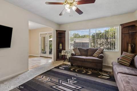 12994 Silver Oak Drive, Jacksonville FL - photo 10 of 44