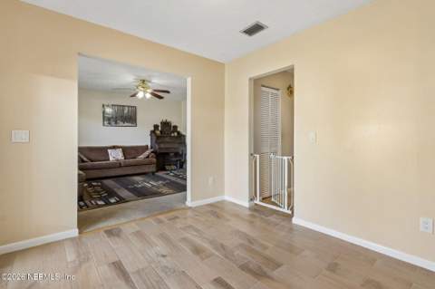 12994 Silver Oak Drive, Jacksonville FL - photo 14 of 44