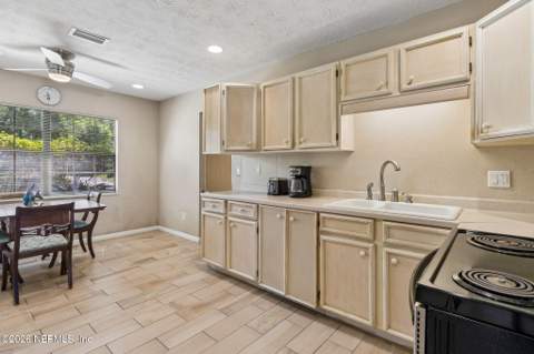 12994 Silver Oak Drive, Jacksonville FL - photo 24 of 44