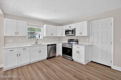 5231 Eulace Road, Jacksonville FL - photo 8 of 34