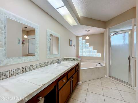 9243 Dale View Lane, Jacksonville FL - photo 22 of 47