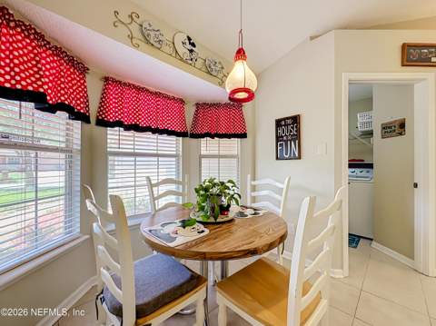 9243 Dale View Lane, Jacksonville FL - photo 13 of 47