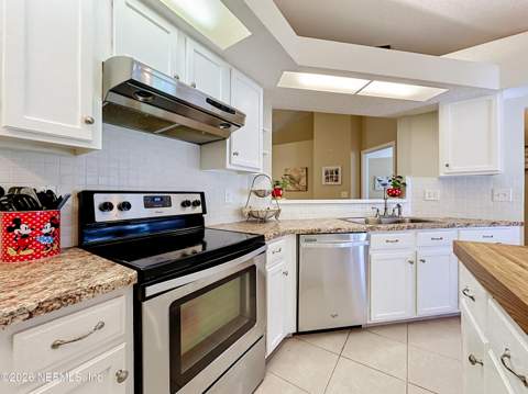 9243 Dale View Lane, Jacksonville FL - photo 8 of 47