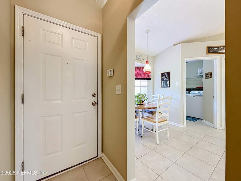 3 bedroom Single Family Residence at 9243 Dale View Lane, Merrill Hills, Jacksonville — photo 5