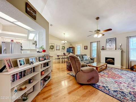 9243 Dale View Lane, Jacksonville FL - photo 6 of 47