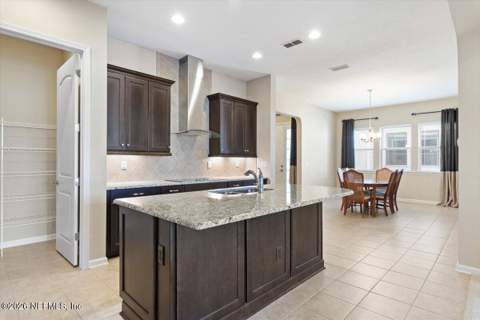 7209 Mondovi Lane, Jacksonville FL - photo 16 of 67