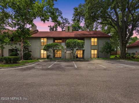 506 Clubhouse Court, Jacksonville FL - photo 9 of 31