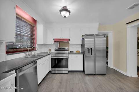 5538 Anchor Lane, Jacksonville FL - photo 8 of 38