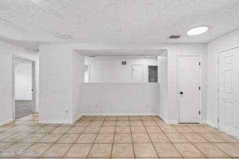 9683 Hazel Lake Drive, Jacksonville FL - photo 11 of 56
