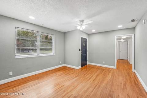 8306 Eaton Avenue, Jacksonville FL - photo 9 of 40